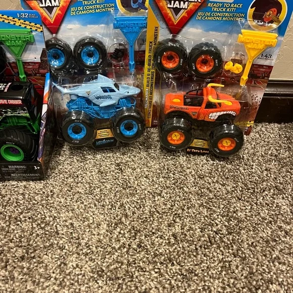 Monster Jam - Mechanix Build 3 Pack /  Grave Digger Megalodon El Toro Trucks - Picture 3 of 5